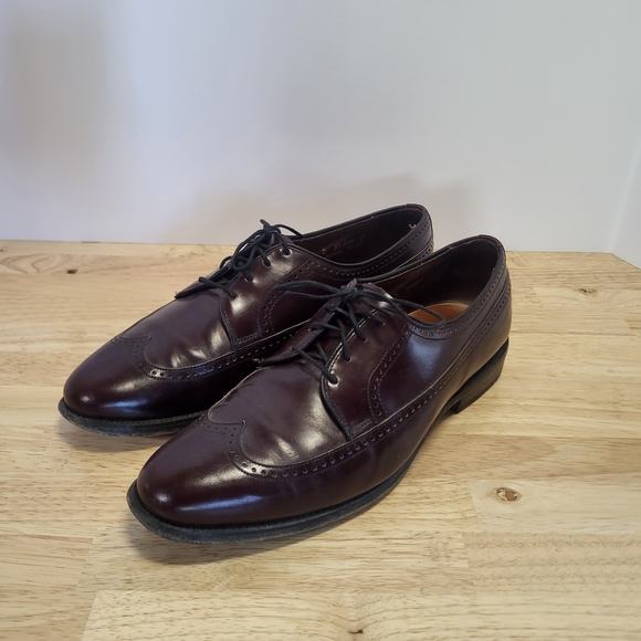 Allen Edmonds Men's Burgundy Leather Oxfords - Picture 2 of 13